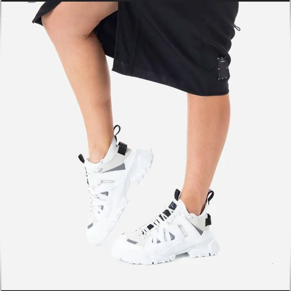 Unisex MCQ by Alexander McQueen Orbyt Descender sz 9 - Picture 9 of 17